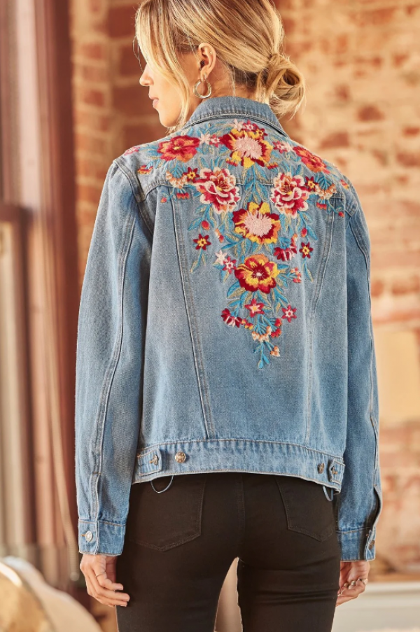 Jaket denim dengan bordir bunga-bunga